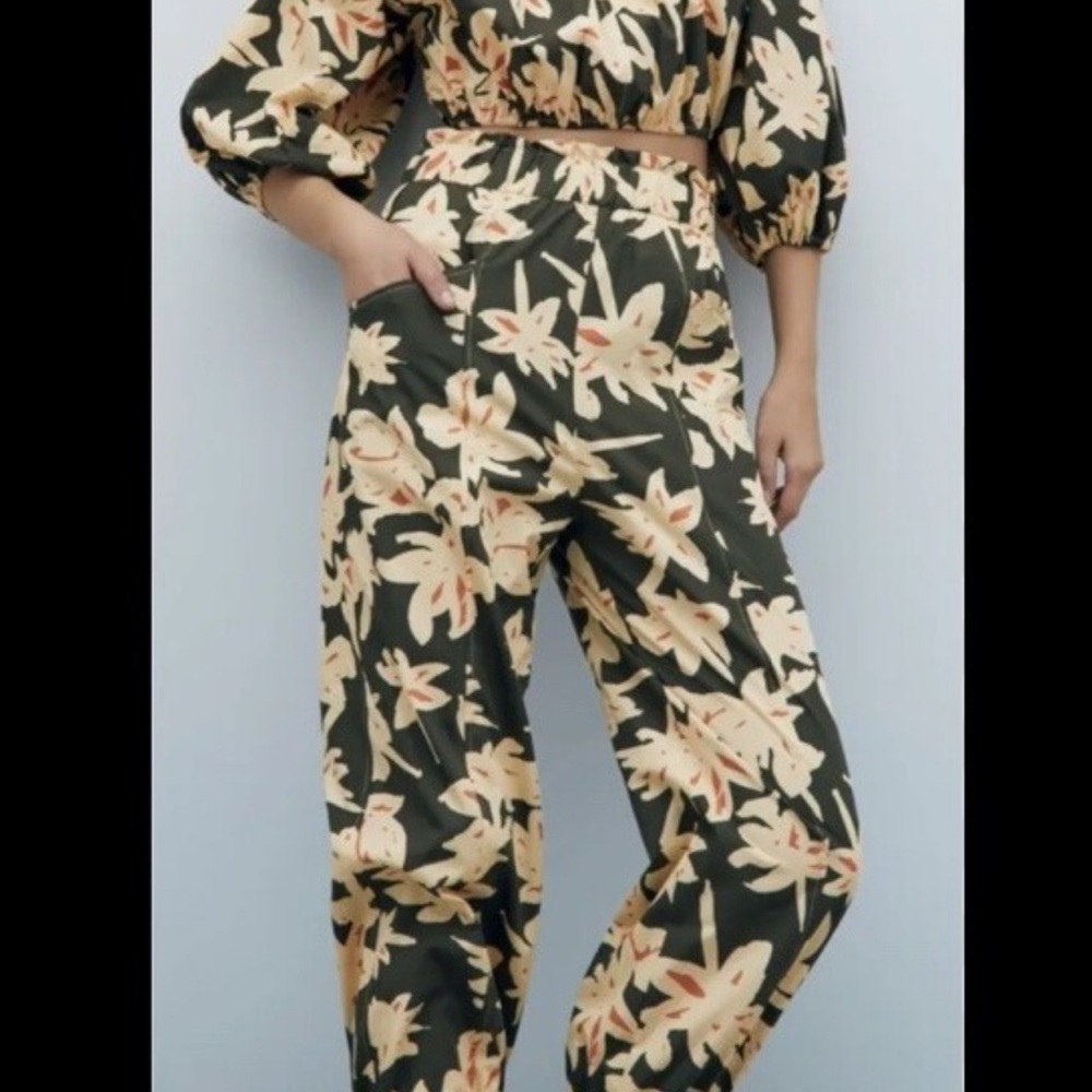 Zara Cargo Floral Black and Cream Jogger pants (only) size M